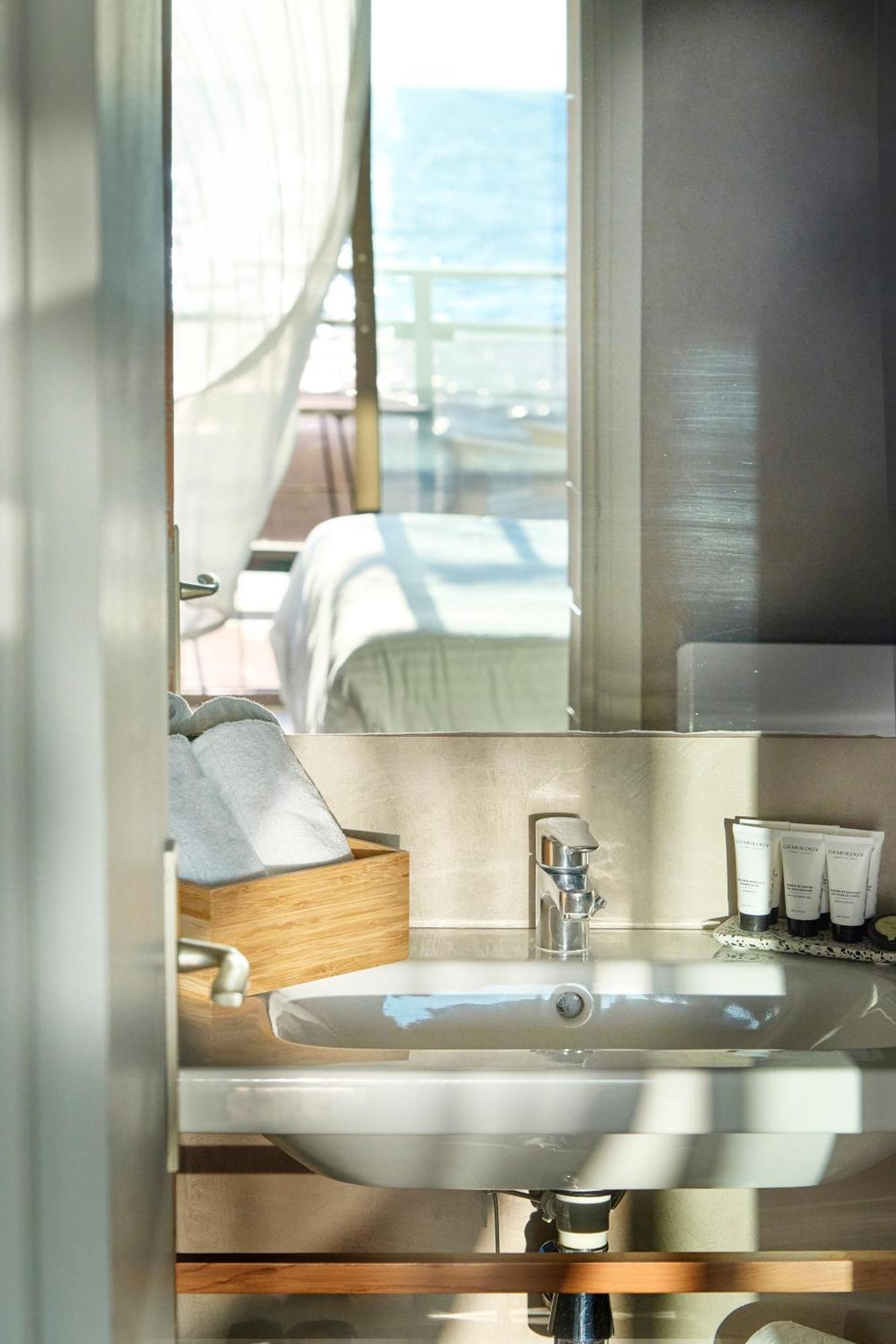 Hotel Plein Large Bandol Luaran gambar