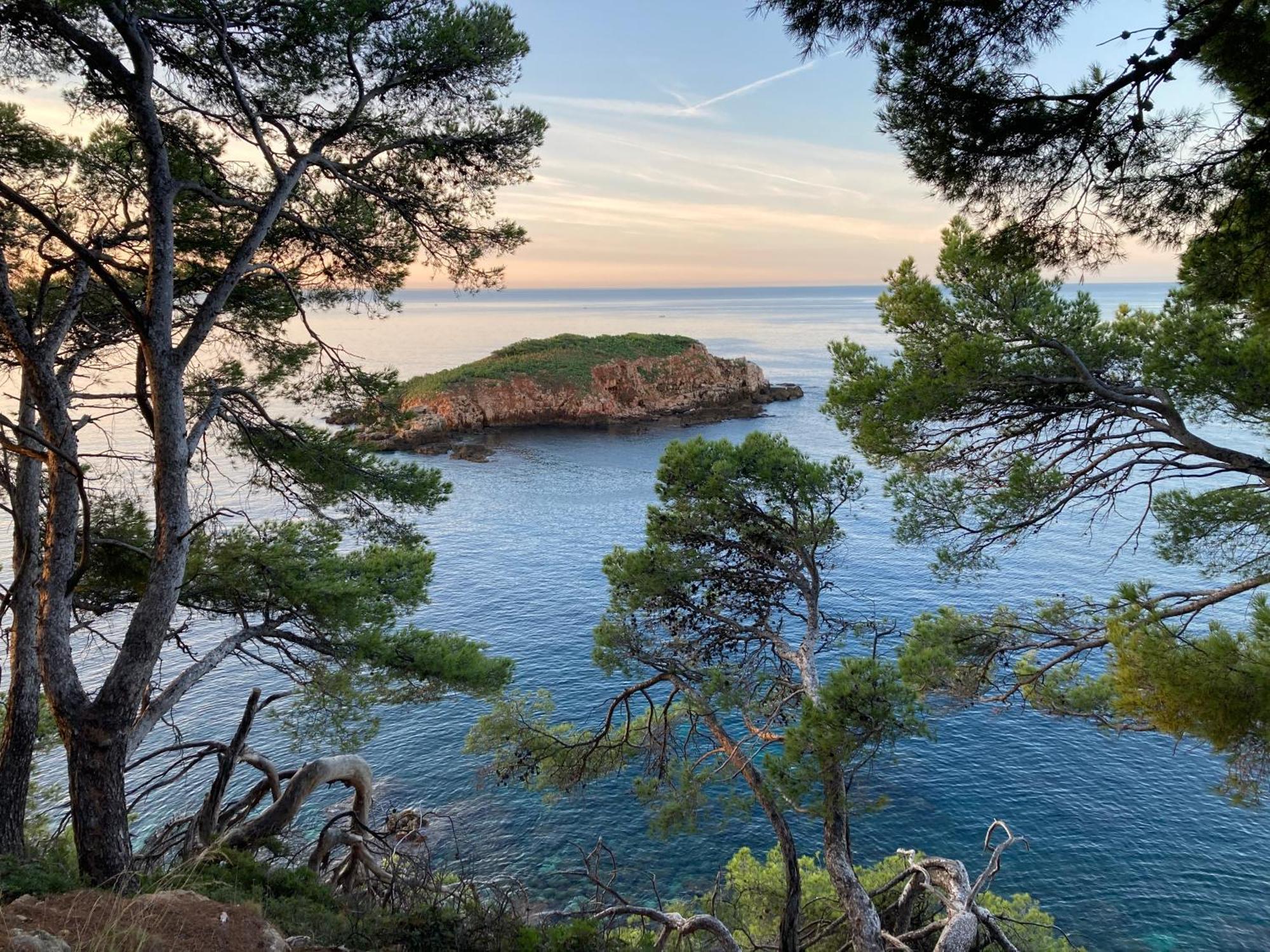 Hotel Plein Large Bandol Luaran gambar